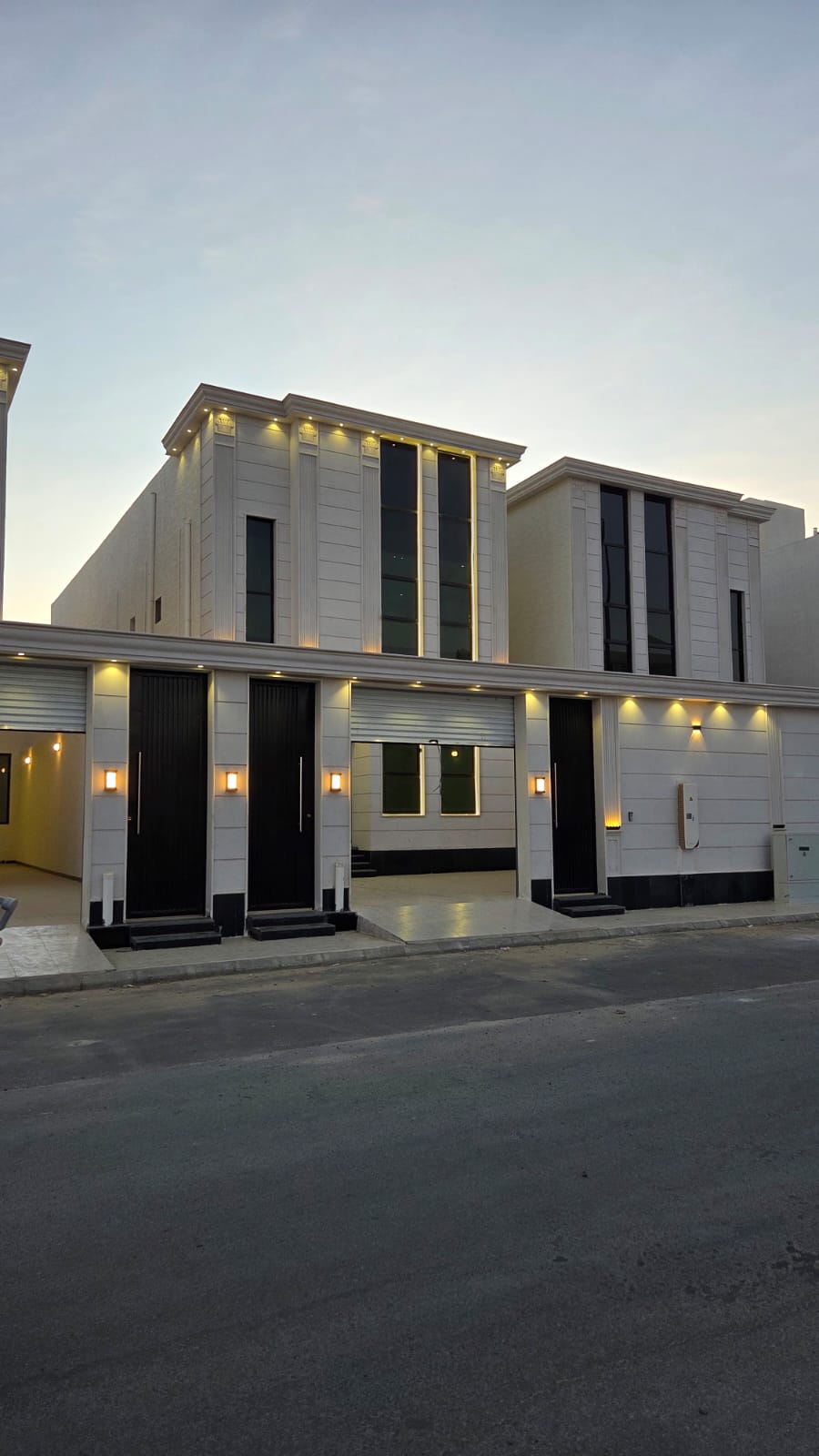 صورة عقار: للبيع فله فاخره ( )  دورين بدرج داخلي 